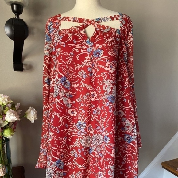 Umgee Red Floral Keyhole Bell Sleeve Tunic Dress M - Picture 8 of 8
